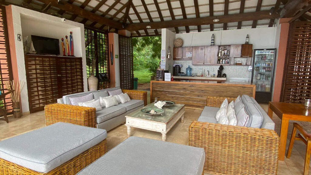 Hotel Acantilado el cual podrás disfrutar con nuestros planes turísticos