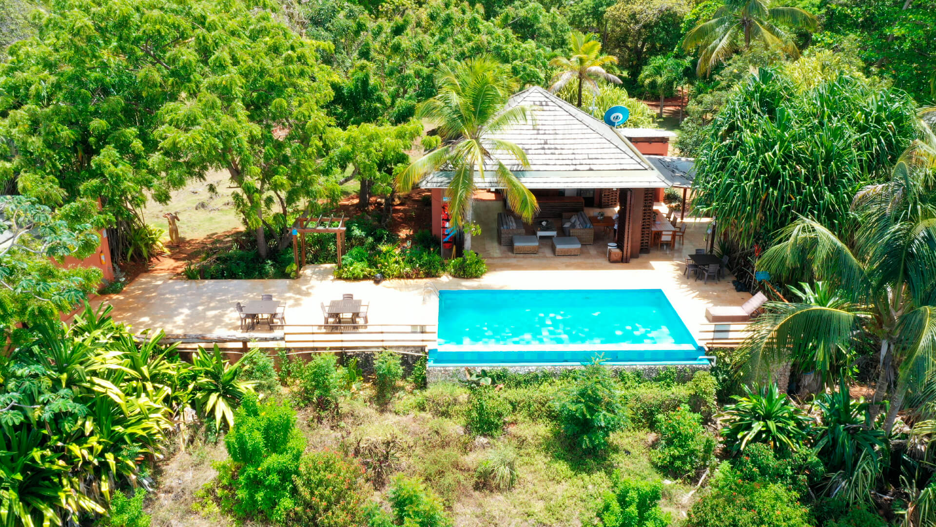 Hotel Acantilado el cual podrás disfrutar con nuestros planes turísticos