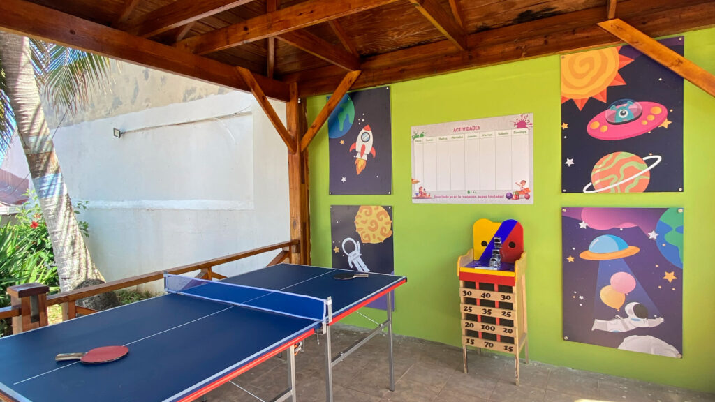 Salón de juegos del Hotel Blue Reef el cual podrás disfrutar con nuestros planes turísticos