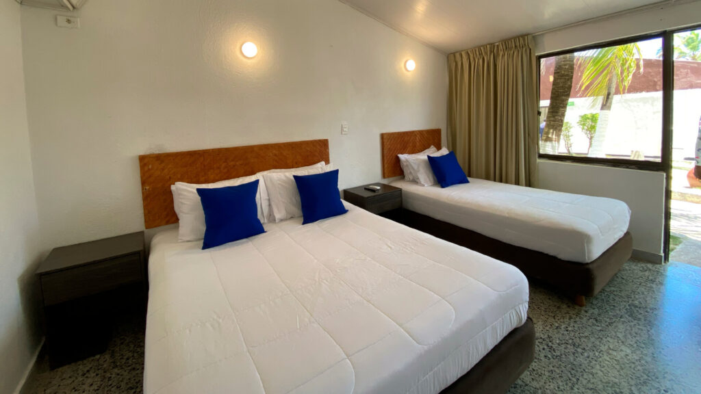 Habitación del Hotel Blue Reef la cual podrás disfrutar con nuestros planes turísticos