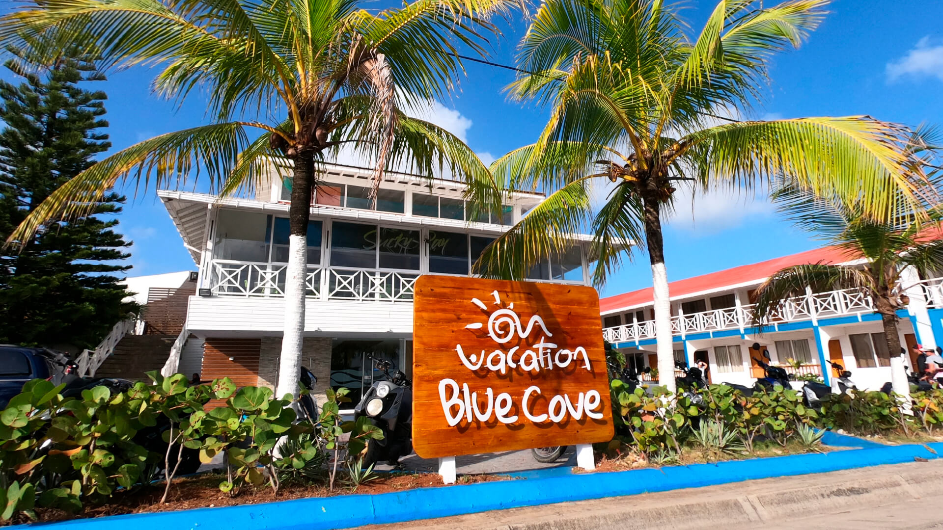 Hotel Blue Cove el cual podrás disfrutar con nuestros planes turísticos