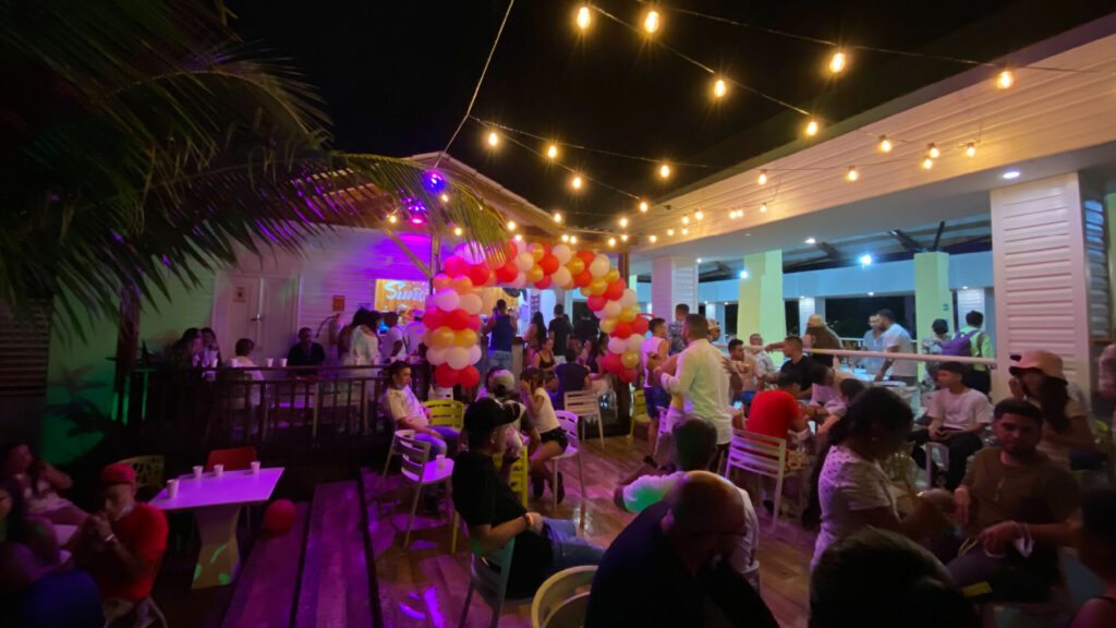 Restaurante Hotel Blue Cove el cual podrás disfrutar con nuestros planes turísticos