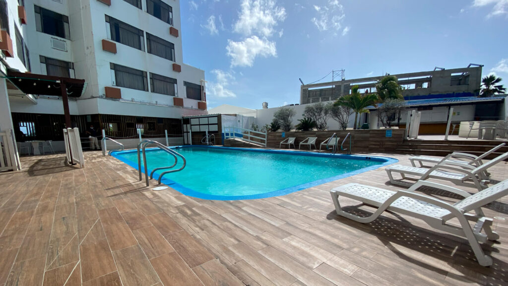 Piscina del hotel Tone la cual podrás disfrutar con nuestros planes turísticos