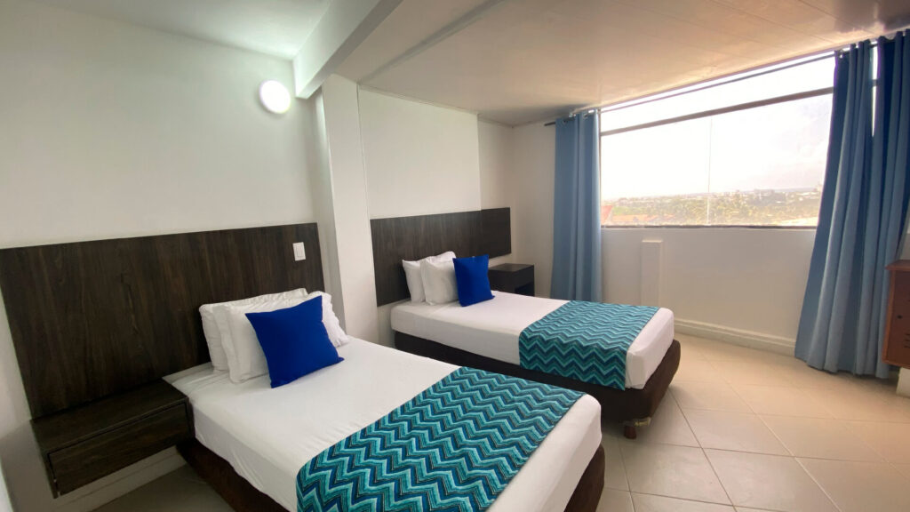 Habitación del hotel Tone el cual podrás disfrutar con nuestros planes turísticos