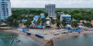 Vista del hotel Ciela Hotel & Beach Club en Coveñas el cual puedes disfrutar con nuestros planes turísticos