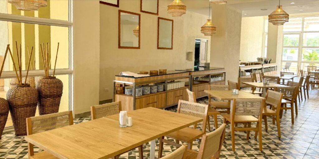 Restaurante del hotel Ciela Hotel & Beach Club en Coveñas el cual puedes disfrutar con nuestros planes turísticos