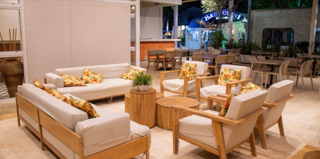 Recepción del hotel Ciela Hotel & Beach Club en Coveñas el cual puedes disfrutar con nuestros planes turísticos