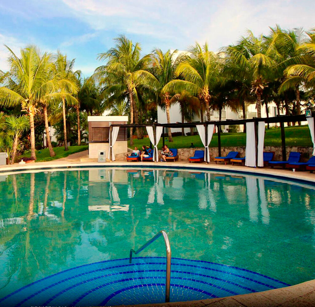 Piscina en Cancún la cual puedes disfrutar con nuestros planes turísticos