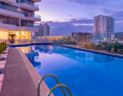 Pisicna del Hotel Marrior AC en Santa Marta la cual puedes disfrutar con nuestros planes turístico