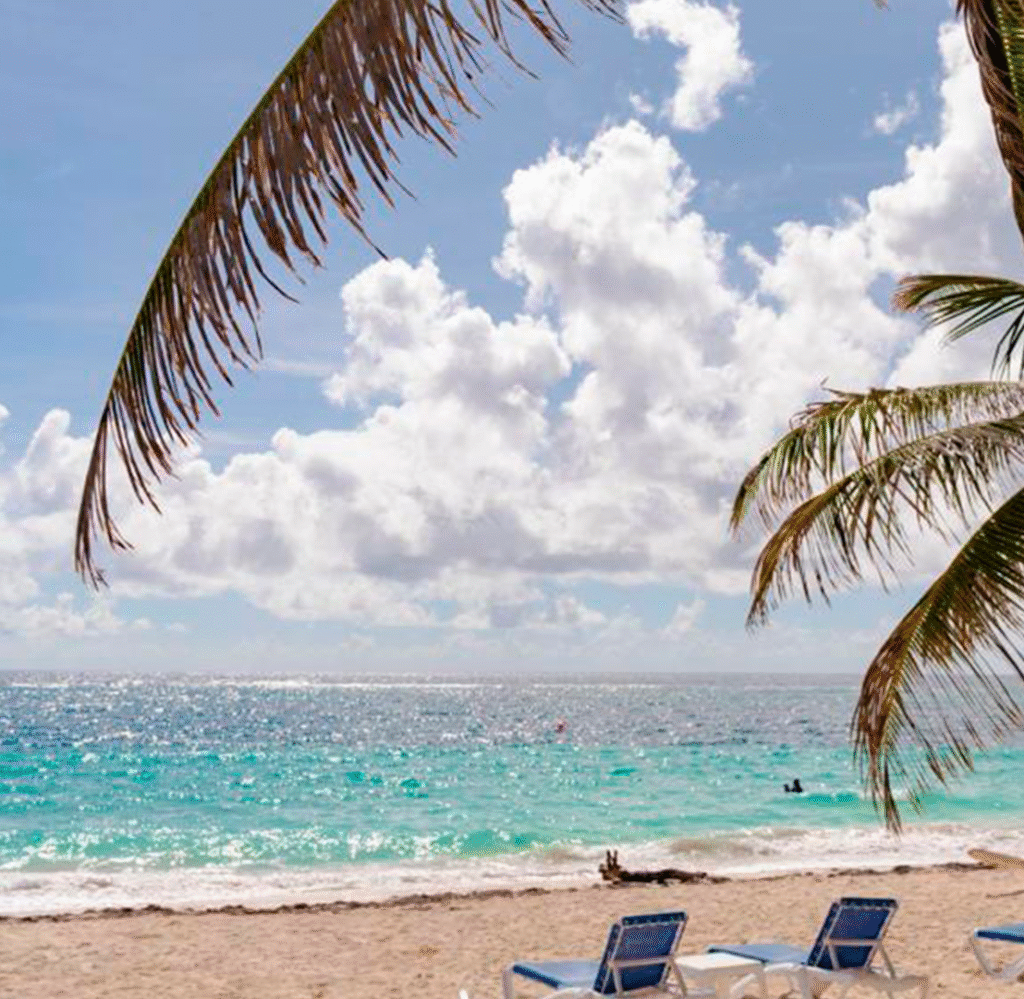 Vista del mar de San Andrés desde el Hotel San Luis Beach la cual podrás disfrutar con nuestros planes turísticos