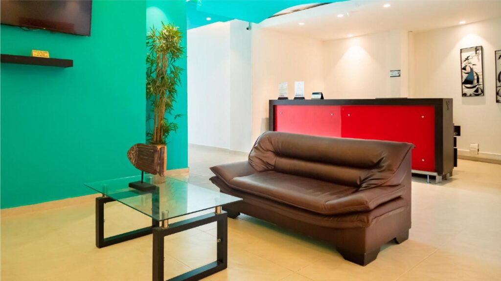 Recepción del Hotel Portobelo Boulevard la cual podrás disfrutar con nuestros planes turísticos