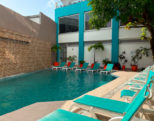 Piscina del Hotel Portobelo Plaza de las Americas la cual podrás disfrutar con nuestros planes turísticos