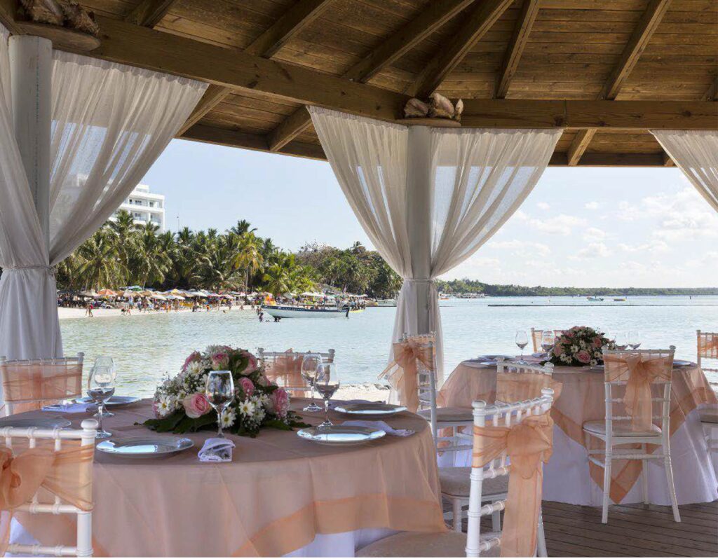 Resturante del hotel en República Dominicana la cual puedes disfrutar con nuestros planes turísticos