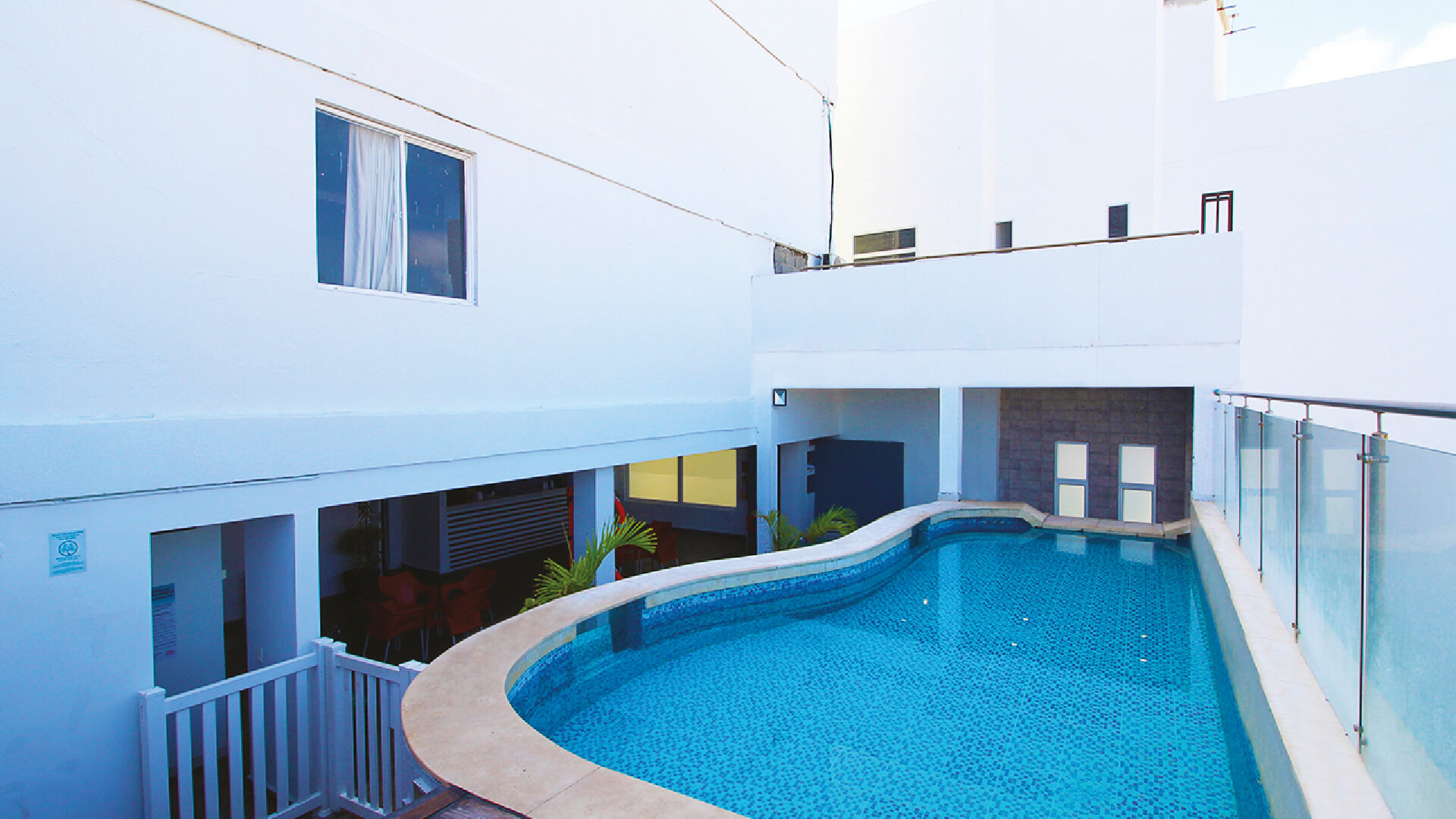 Piscina Hotel Tower la cual podrás disfrutar con nuestros planes turísticos