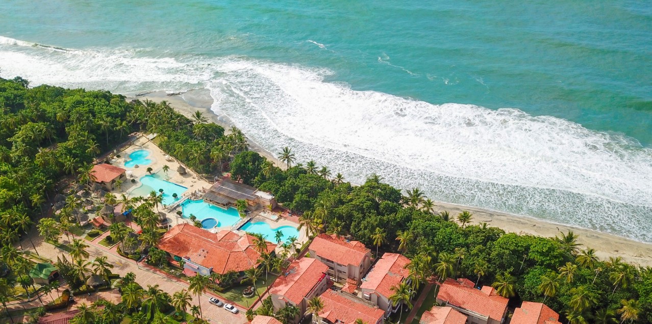 Playa de Santa Marta la cual puedes disfrutar con nuestros planes turístico